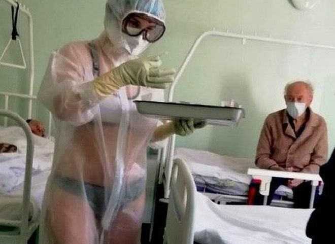 В соцсетях запустили флешмоб в поддержку «рязанской» «медсестры в купальнике»