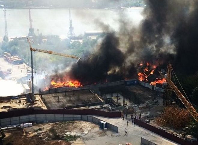 В МЧС назвали вероятную причину пожара в Ростове-на-Дону