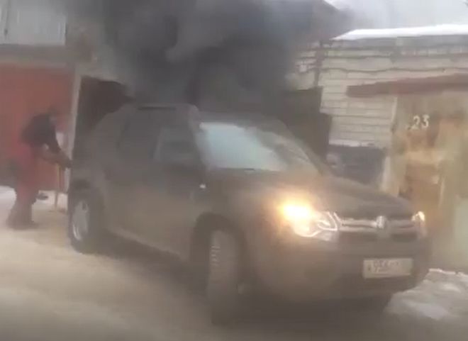 В Рязани произошел пожар в гаражном кооперативе