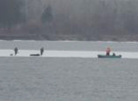 Более 10 рыбаков спасают с дрейфующей льдины в Чувашии
