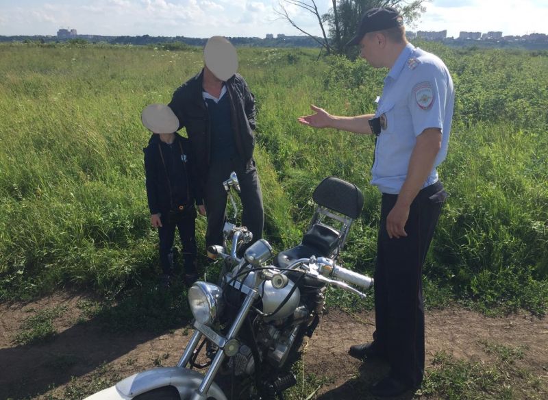 В Канищеве поймали пьяного мотоциклиста, который вез ребенка