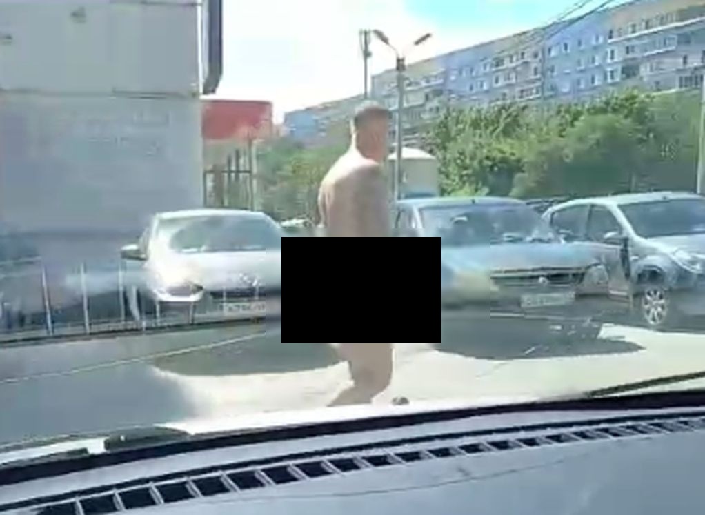 Полиция задержала мужчину, ходившего обнаженным по улице Новоселов