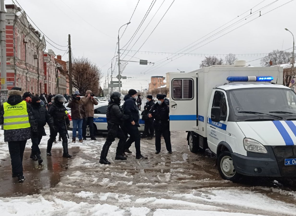 Массовые задержания рязанцев продолжились у остановки «Дом художника»