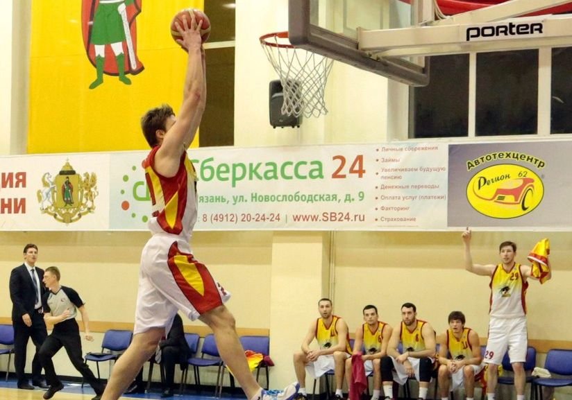 Рязанские баскетболисты добыли победу в Екатеринбурге