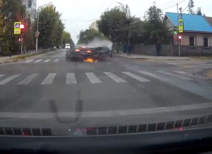 Видеорегистратор снял момент страшной аварии на улице Новой