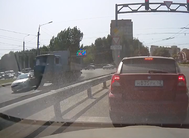 ДТП на путепроводе в Рязани попало на видео