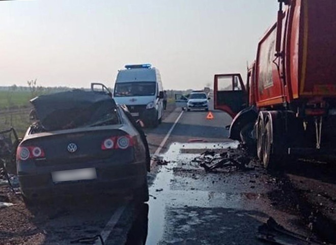 Три человека погибли в ДТП с грузовиком на трассе в Оренбургской области