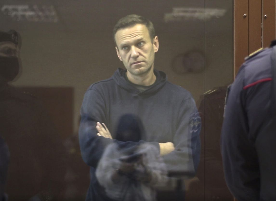 Почти треть россиян испытывает положительные чувства к Навальному