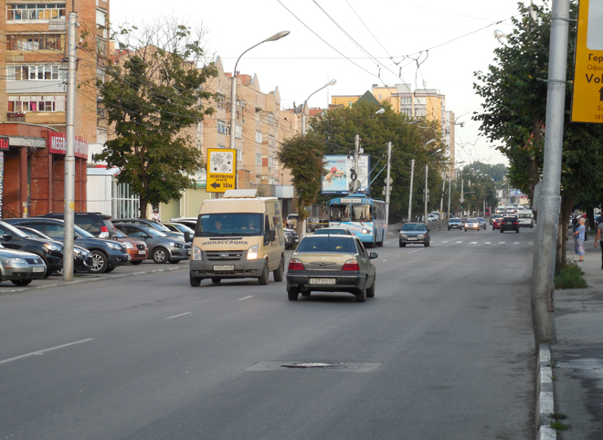 Из-за ремонта теплотрассы на неделю перекрыли участок улицы Грибоедова