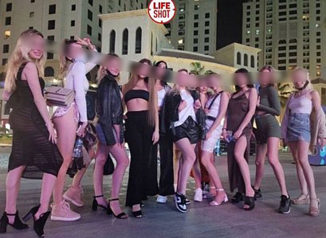 В Дубае восемь россиянок устроили «голую» фотосессию