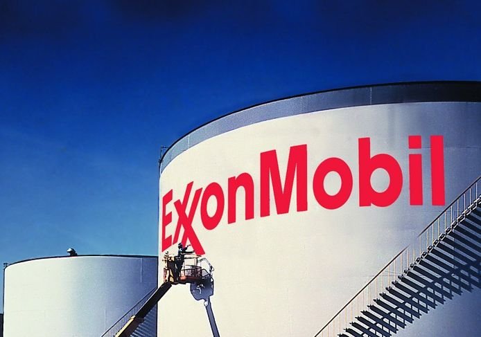 ExxonMobil свернула девять из десяти проектов с «Роснефтью»