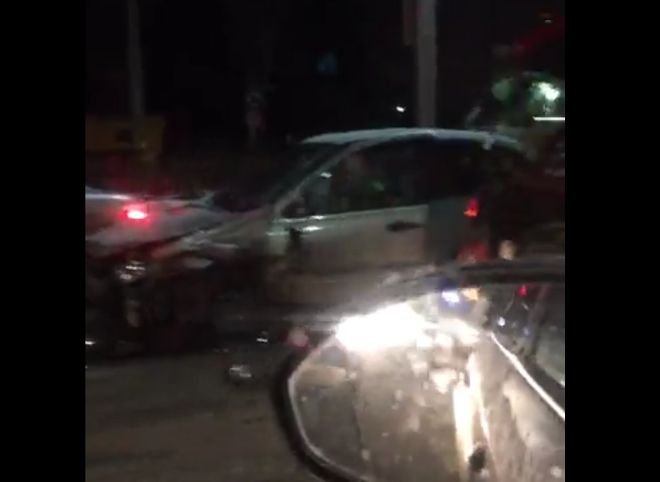 В сети появилось видео с места массового ДТП на Шабулина
