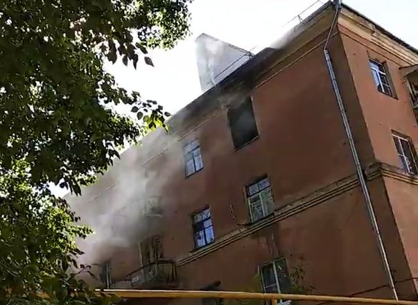 На улице Белякова произошел пожар (видео)