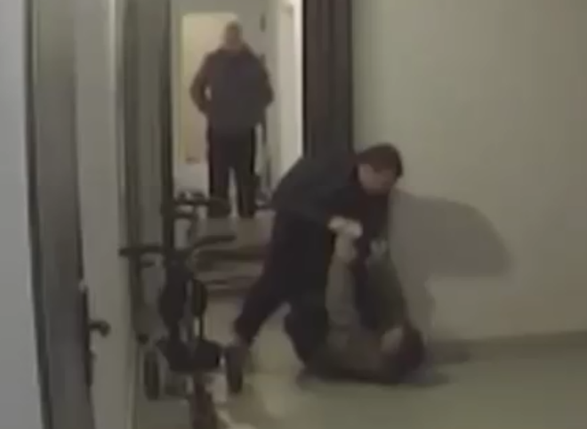 Опубликовано видео нападения директора УК на рязанца