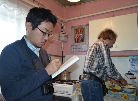 Японского журналиста накормили щами под Спасском