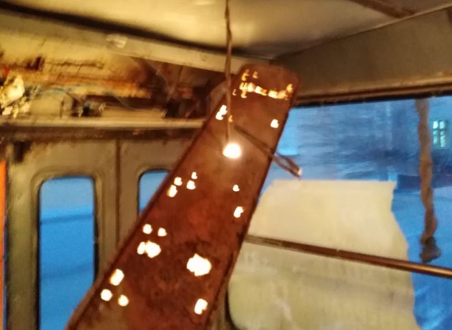 В Рязани отвалившаяся в троллейбусе лампа чуть не пришибла пассажира