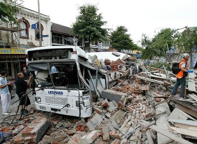Число жертв землетрясения в Иране превысило 350 человек