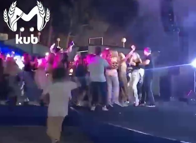 Солиста группы «Пошлая Молли» задержали за пьяный дебош на концерте в Геленджике