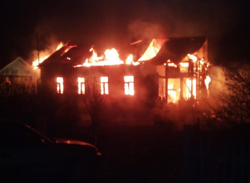 В Михайловском районе во время пожара взорвались два газовых баллона