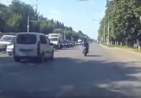 Наезд на мотоциклиста на Куйбышевке сняли на видео