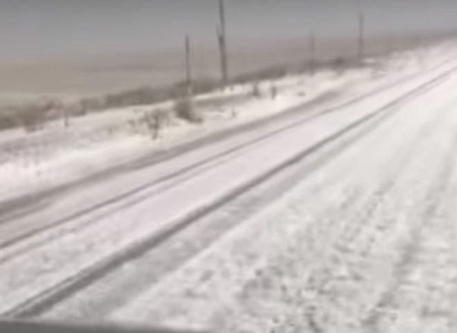 В Турции в разгар туристического сезона выпал снег (видео)