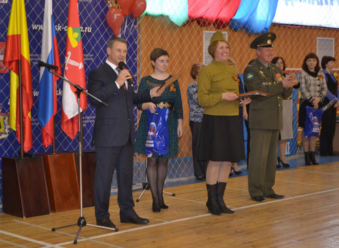 Аркадий Фомин поздравил победителей смотра военно-патриотической песни