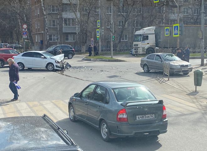 В Горроще легковушка вылетела на тротуар после ДТП