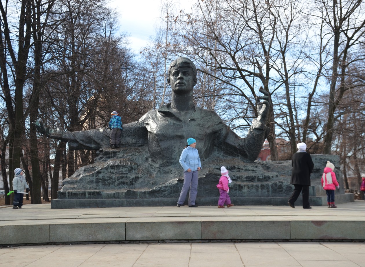 Памятник Есенина в Рязани