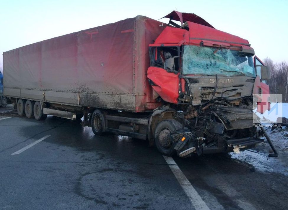 Рязанская фура попала в крупную аварию в Татарстане