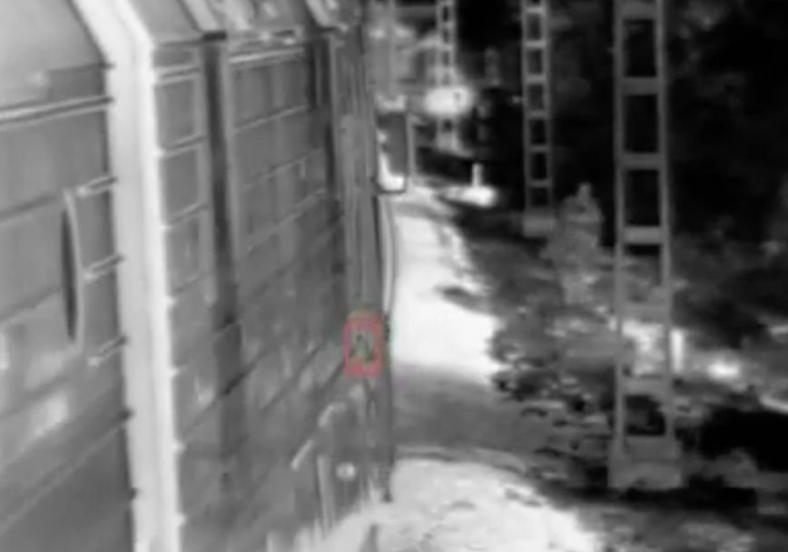 В Сочи ребенка спасли из-под колес поезда (видео)