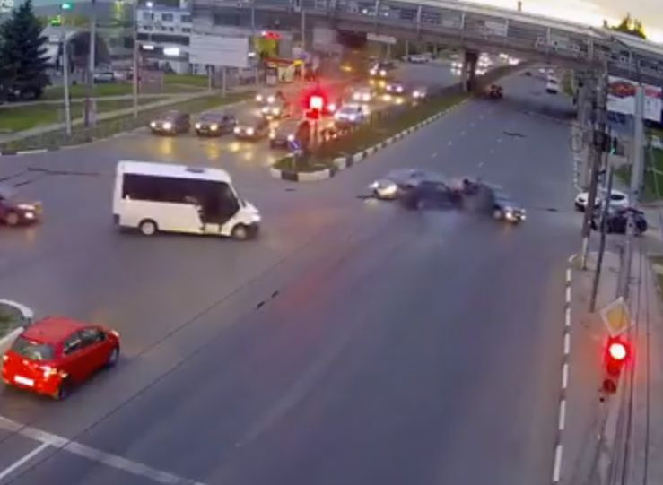 Массовое ДТП на Московском шоссе попало на видео