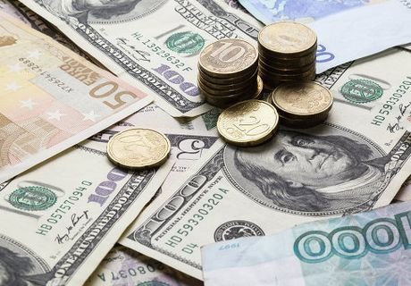 Курс доллара поднялся выше 70 рублей