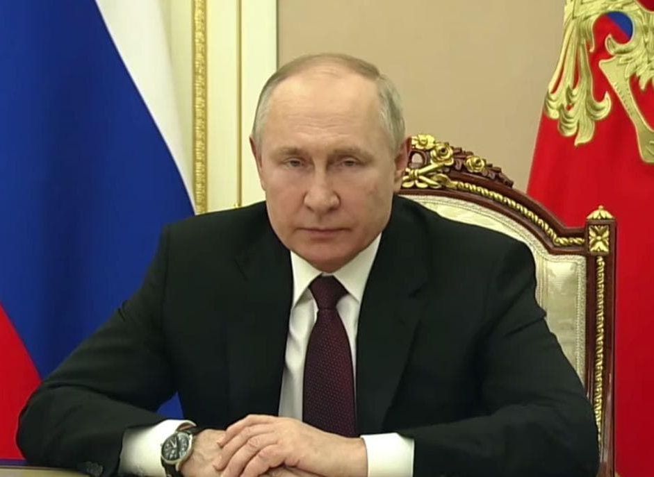 Путин призвал украинских военных «брать власть в свои руки»