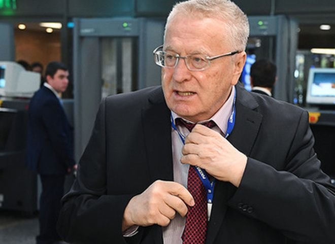 Жириновский подал в суд из-за состава ткани рубашки