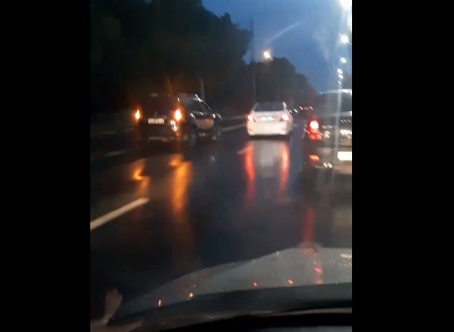 На Куйбышевском шоссе легковушка сбила двух подростков на пешеходном переходе