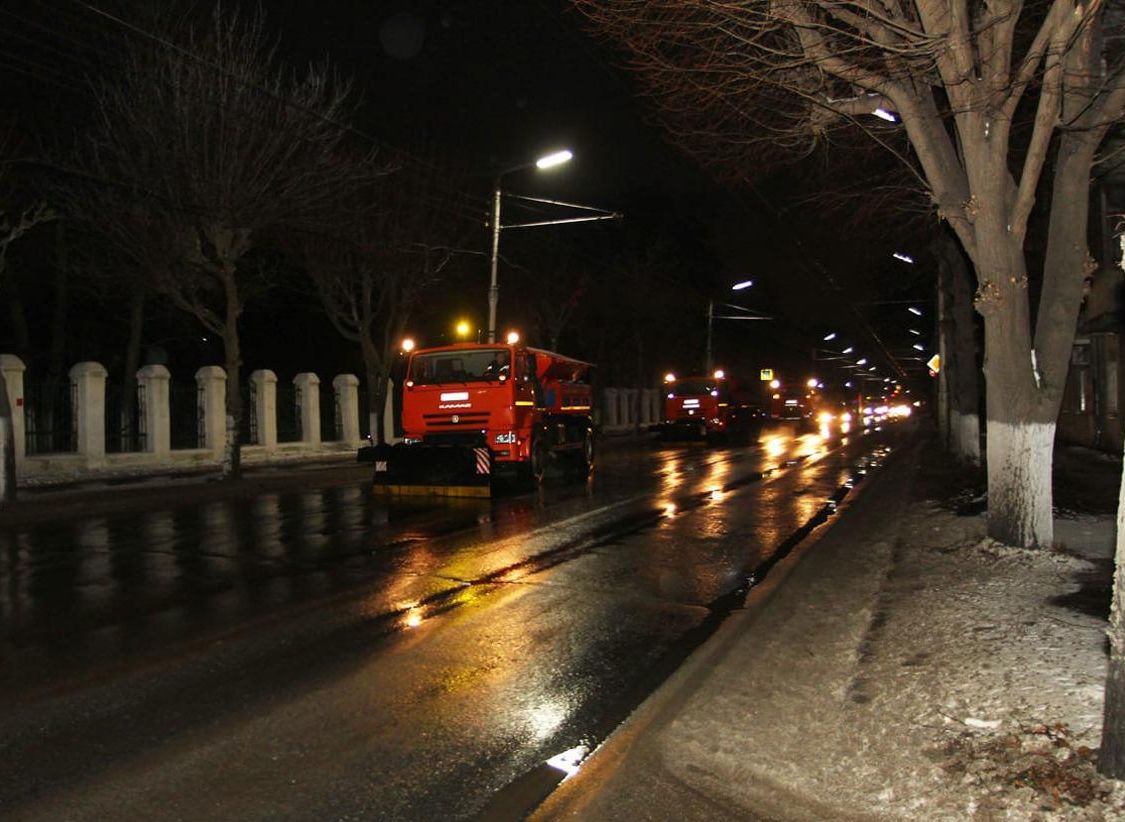 Рязанские коммунальщики вышли на ночную уборку города