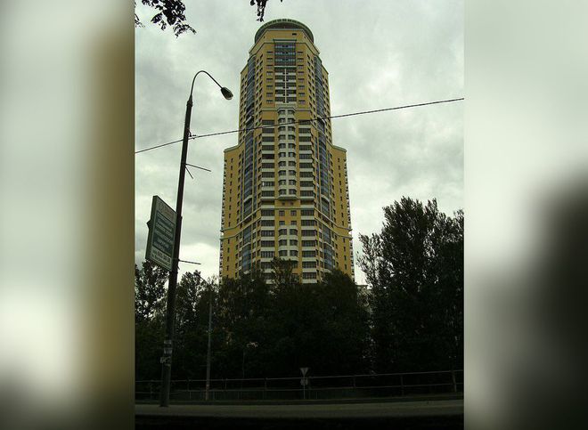 В Москве с 40-го этажа упал лифт с мужчиной внутри