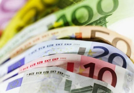 Официальный курс евро вырос почти на 2,8 рубля