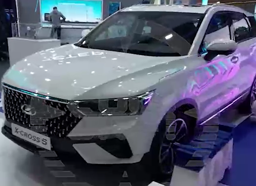 На Петербургском экономическом форуме показали новую Lada X-Cross 5