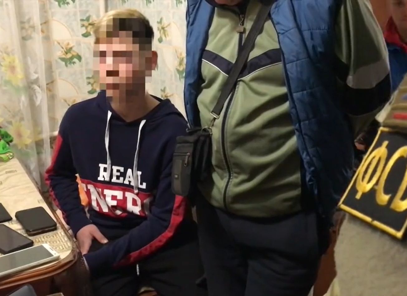 Сотрудники ФСБ задержали подростков, готовивших теракты в Крыму