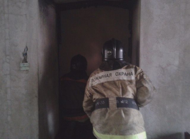 При пожаре в пятиэтажке на улице Костычева пострадали двое мужчин