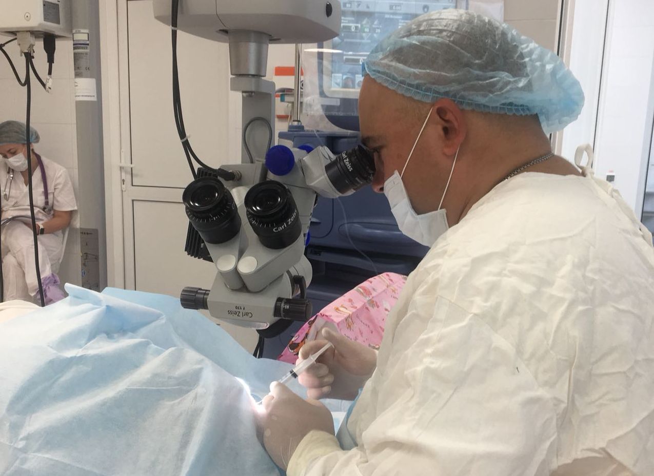 Рязанские хирурги провели уникальную операцию на глазах
