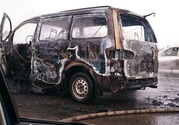 На платном путепроводе в Соколовке сгорел микроавтобус