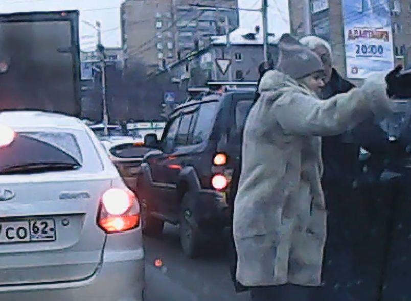 Конфликт рязанских водителей после ДТП попал на видео