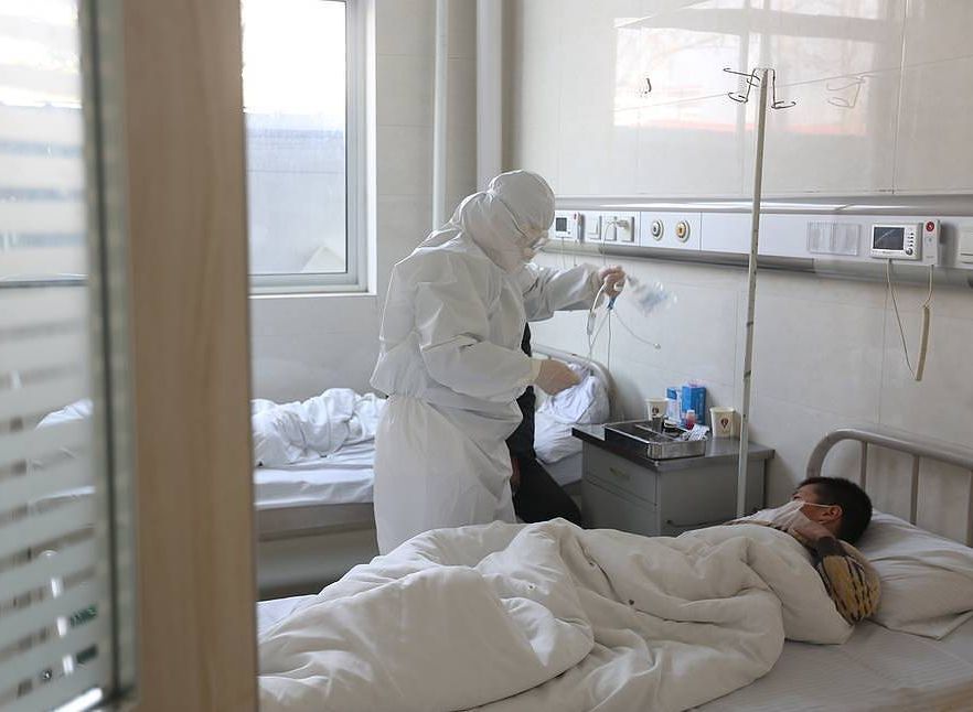 Число жертв коронавируса в Китае приблизилось к трем тысячам