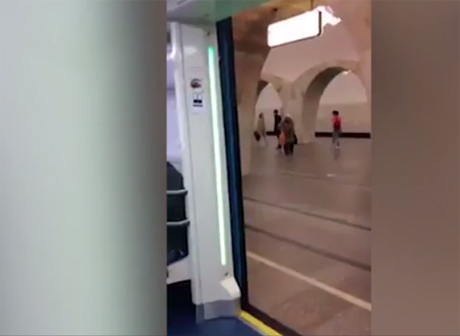 Поезд в московском метро поехал без машиниста