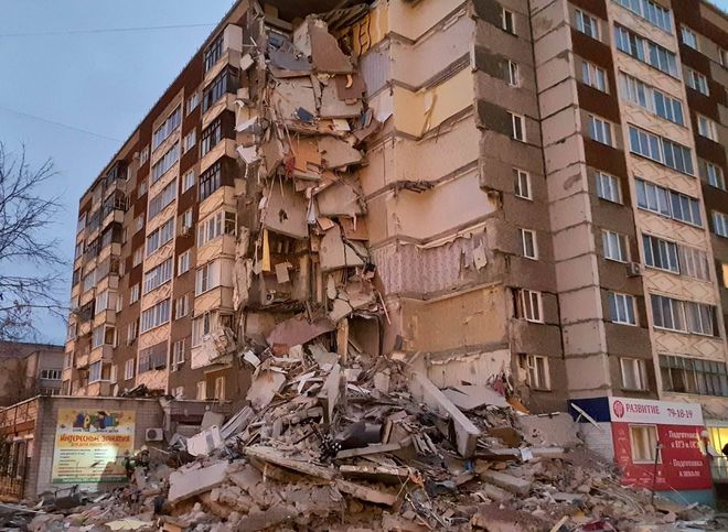 Число жертв обрушения жилого дома в Ижевске возросло до трех
