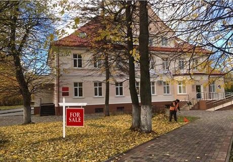 Глава поселка в Калининграде выставил на продажу здание мэрии