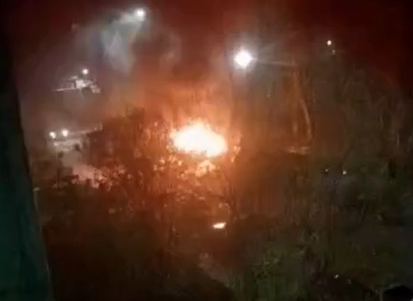 Появилось видео с горящим автомобилем в Новомичуринске