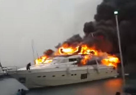 В Турции  в дождь загорелась яхта российского бизнесмена